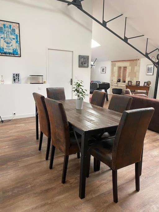 Loft Proche Centre Ville Hotes Habitant A L Etage Laval  Extérieur photo